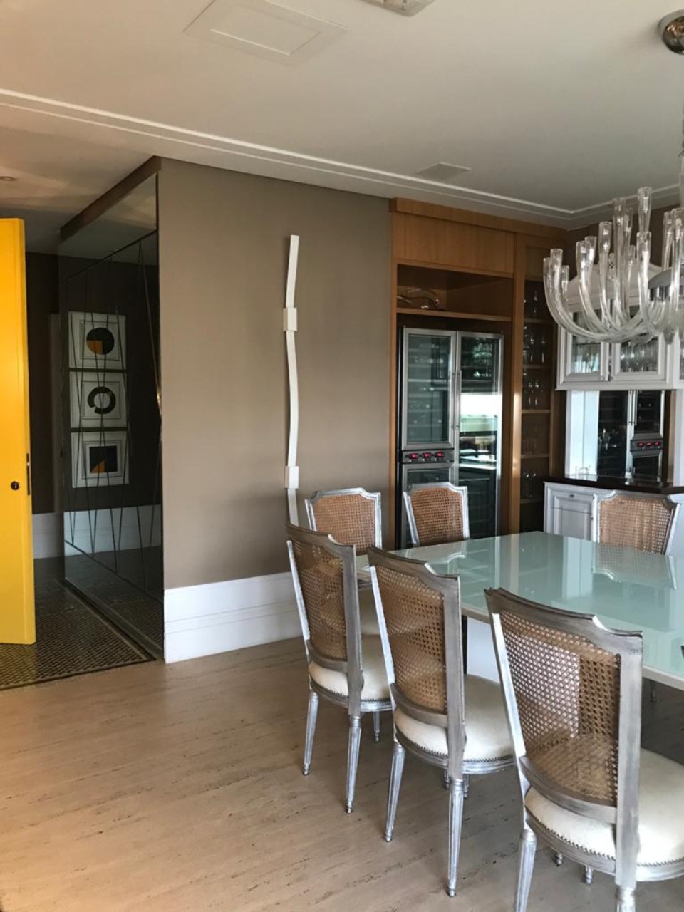 Apartamento à venda com 4 quartos, 281m² - Foto 2