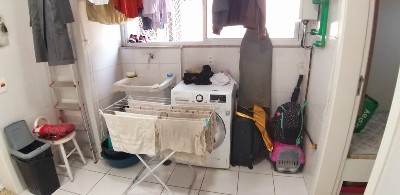 Apartamento à venda com 3 quartos, 223m² - Foto 3