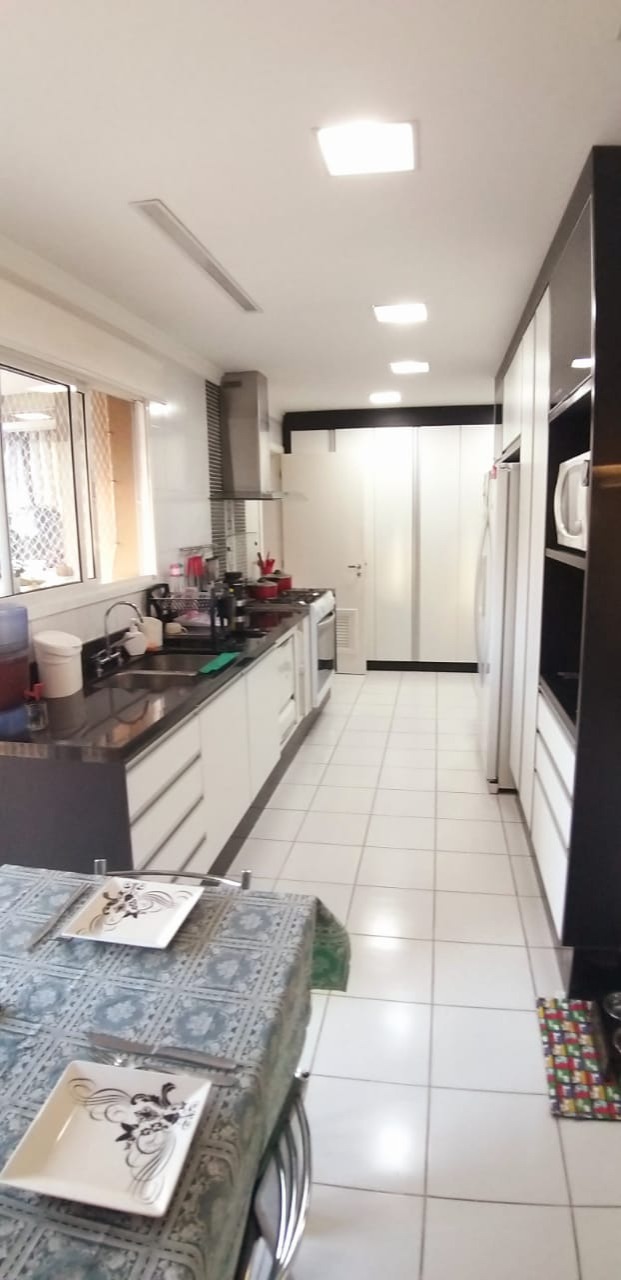 Apartamento à venda com 3 quartos, 223m² - Foto 9