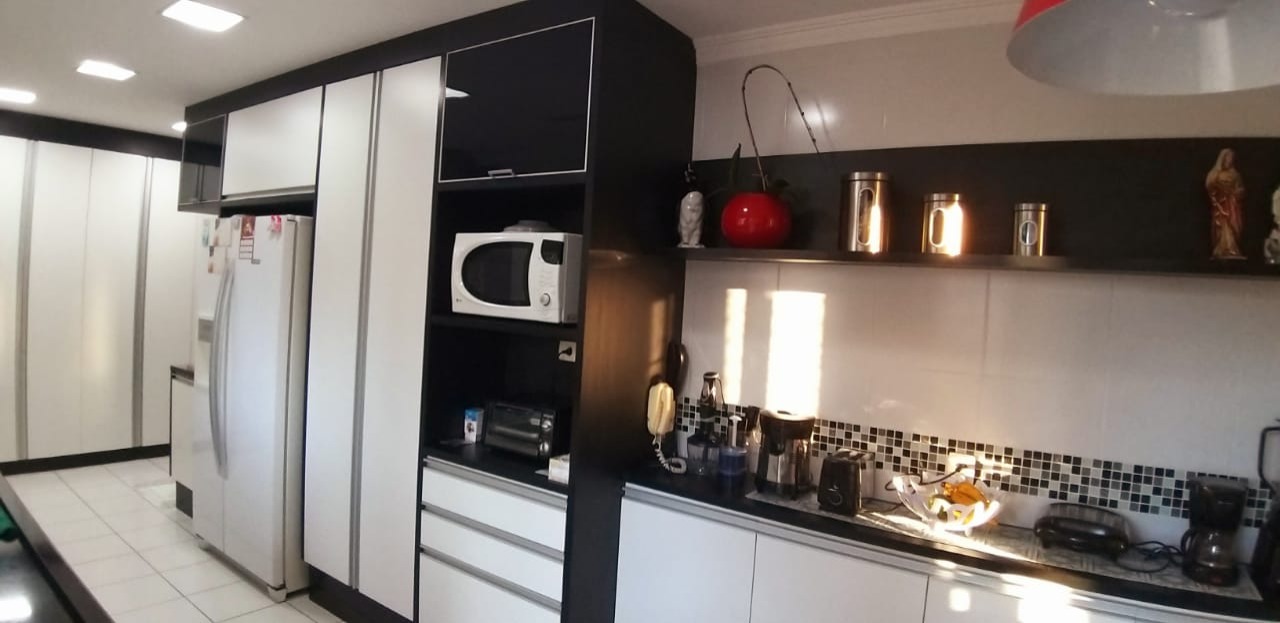 Apartamento à venda com 3 quartos, 223m² - Foto 12