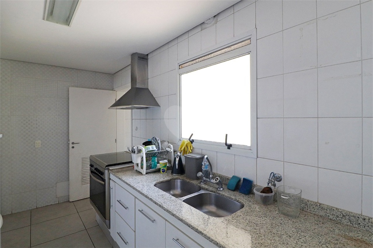 Apartamento à venda com 3 quartos, 170m² - Foto 10