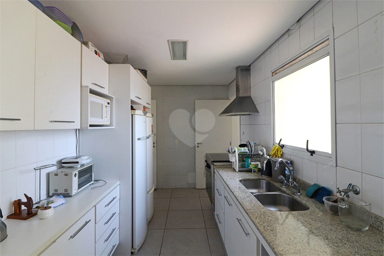 Apartamento à venda com 3 quartos, 170m² - Foto 12