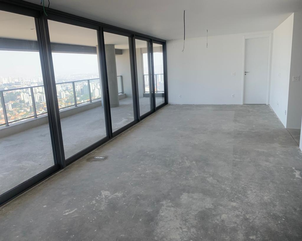 Apartamento à venda com 4 quartos, 271m² - Foto 1