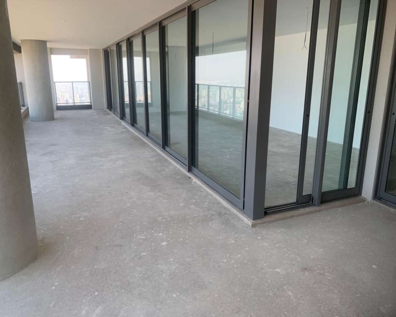 Apartamento à venda com 4 quartos, 271m² - Foto 2