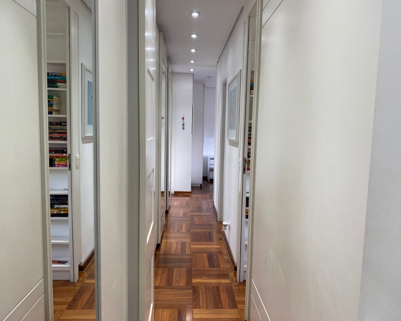 Apartamento à venda com 4 quartos, 235m² - Foto 11