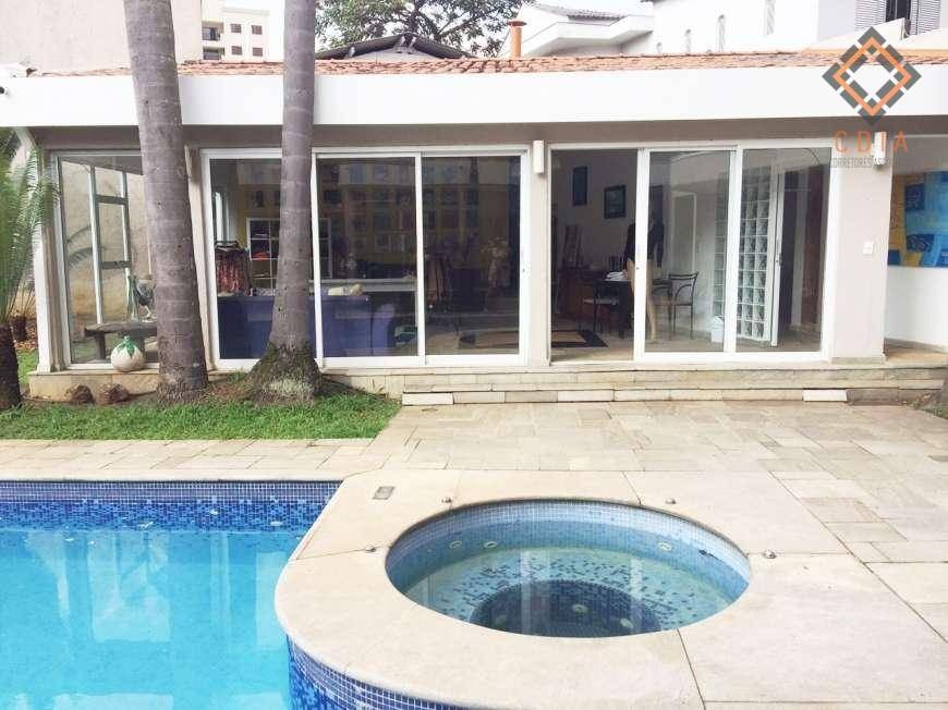 Casa à venda com 6 quartos, 600m² - Foto 1