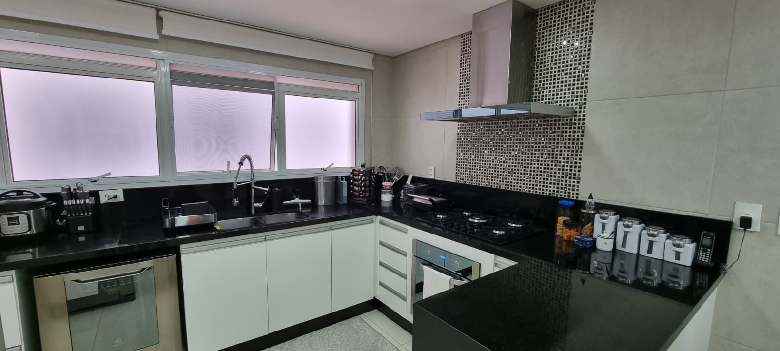 Apartamento à venda com 4 quartos, 238m² - Foto 9