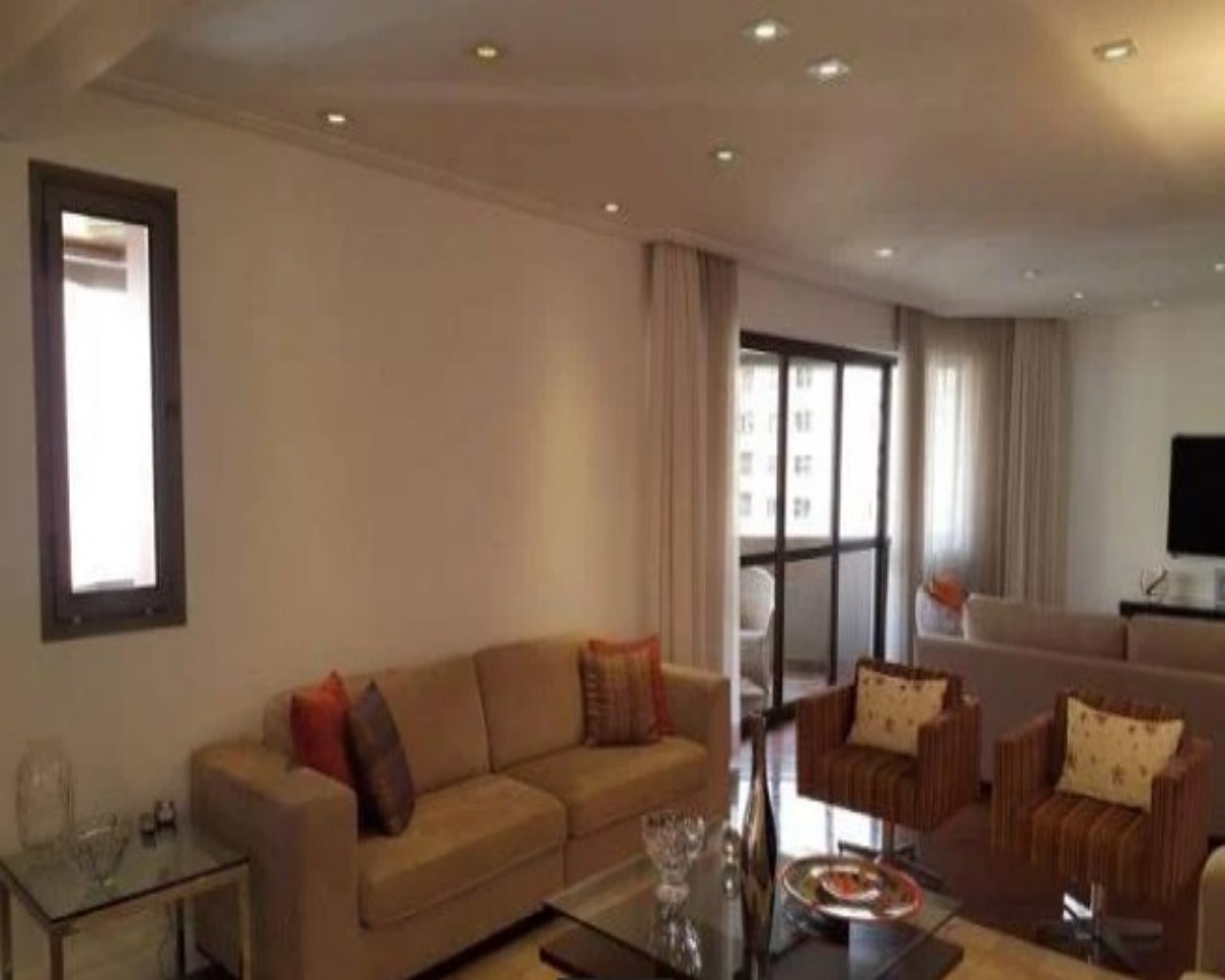 Apartamento à venda com 4 quartos, 272m² - Foto 1