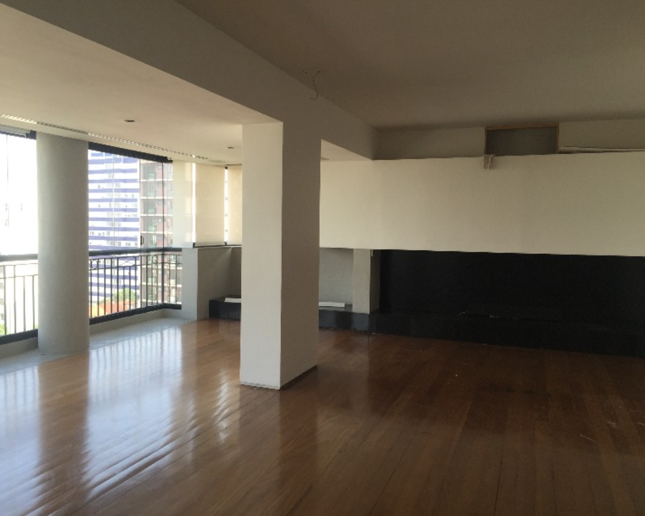 Apartamento à venda com 3 quartos, 215m² - Foto 2