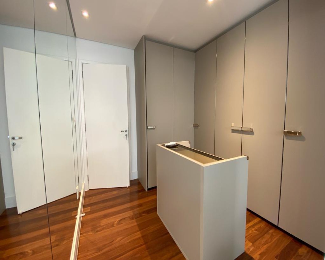 Apartamento à venda com 3 quartos, 170m² - Foto 12