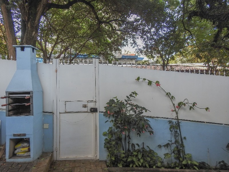 Casa à venda com 3 quartos, 235m² - Foto 2