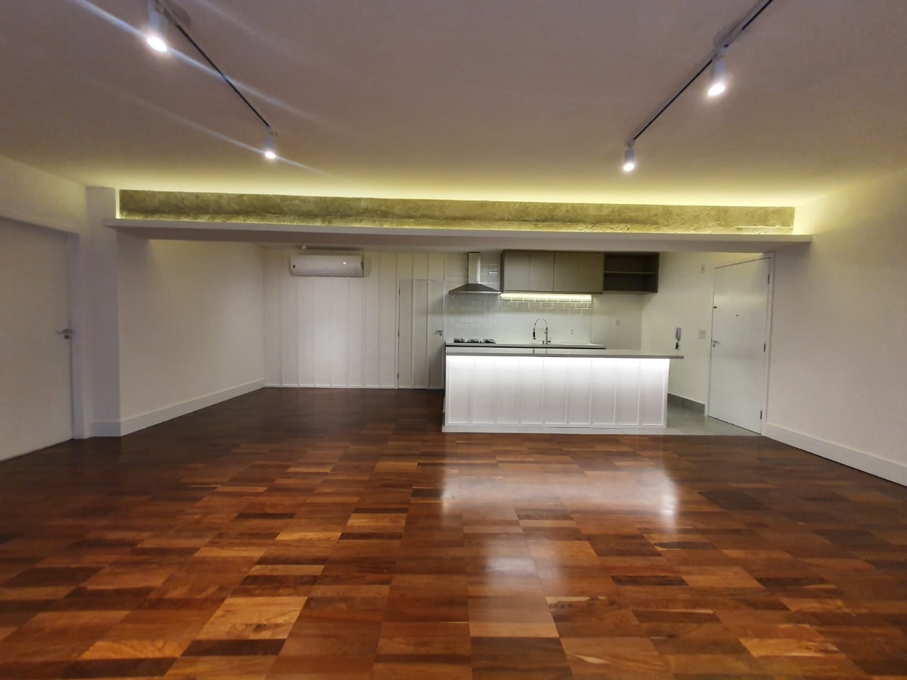 Apartamento à venda com 3 quartos, 135m² - Foto 3