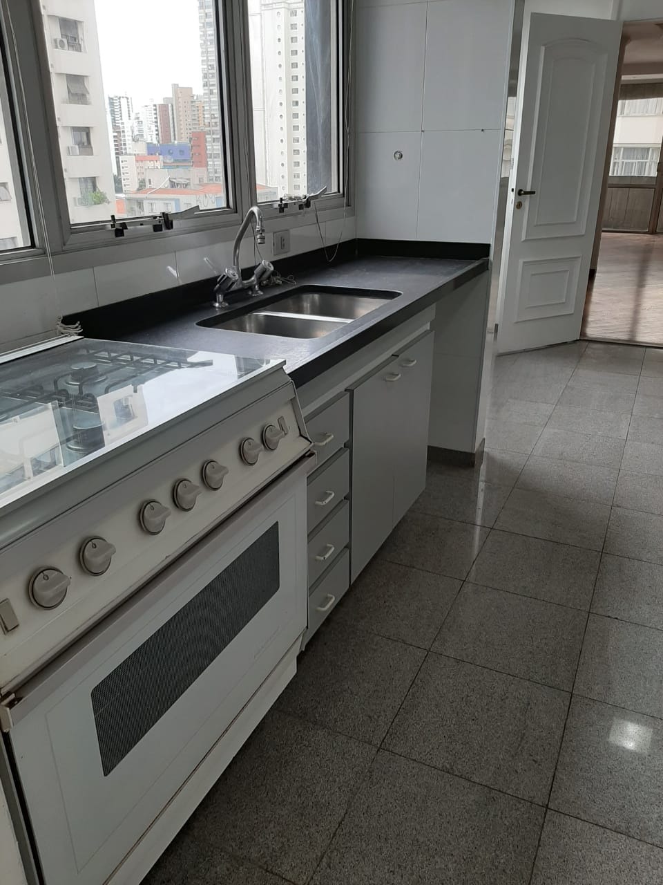 Apartamento à venda com 3 quartos, 170m² - Foto 13