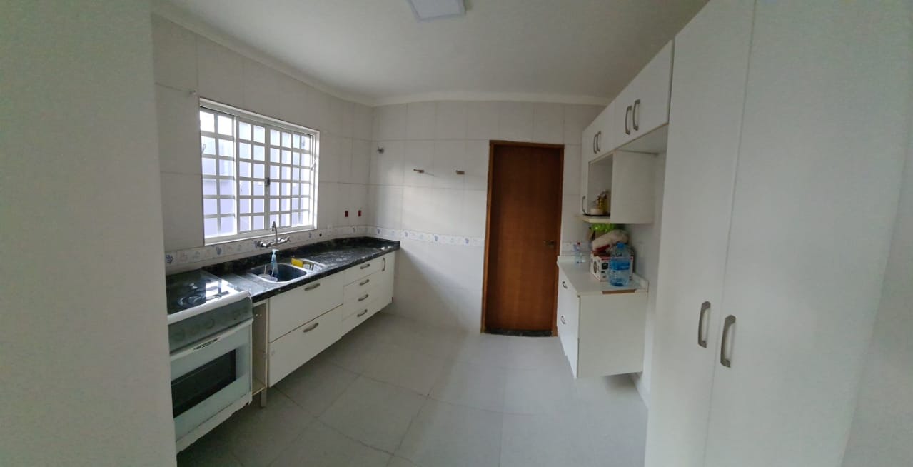 Casa à venda com 4 quartos, 200m² - Foto 17