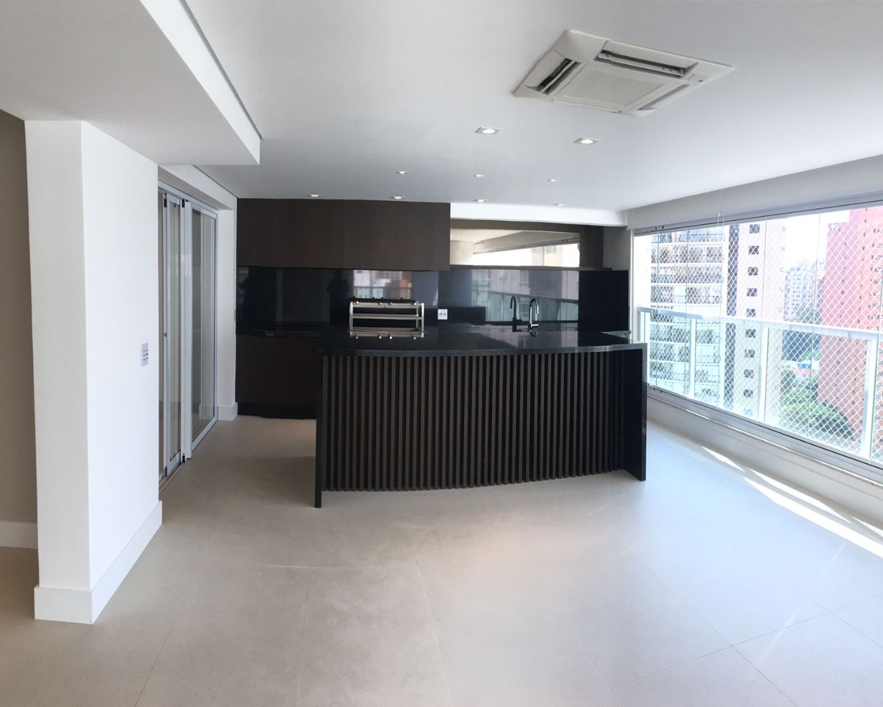 Apartamento à venda com 4 quartos, 335m² - Foto 2