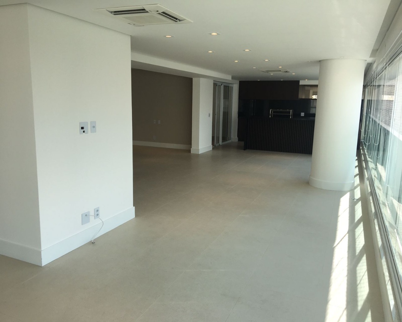 Apartamento à venda com 4 quartos, 335m² - Foto 1