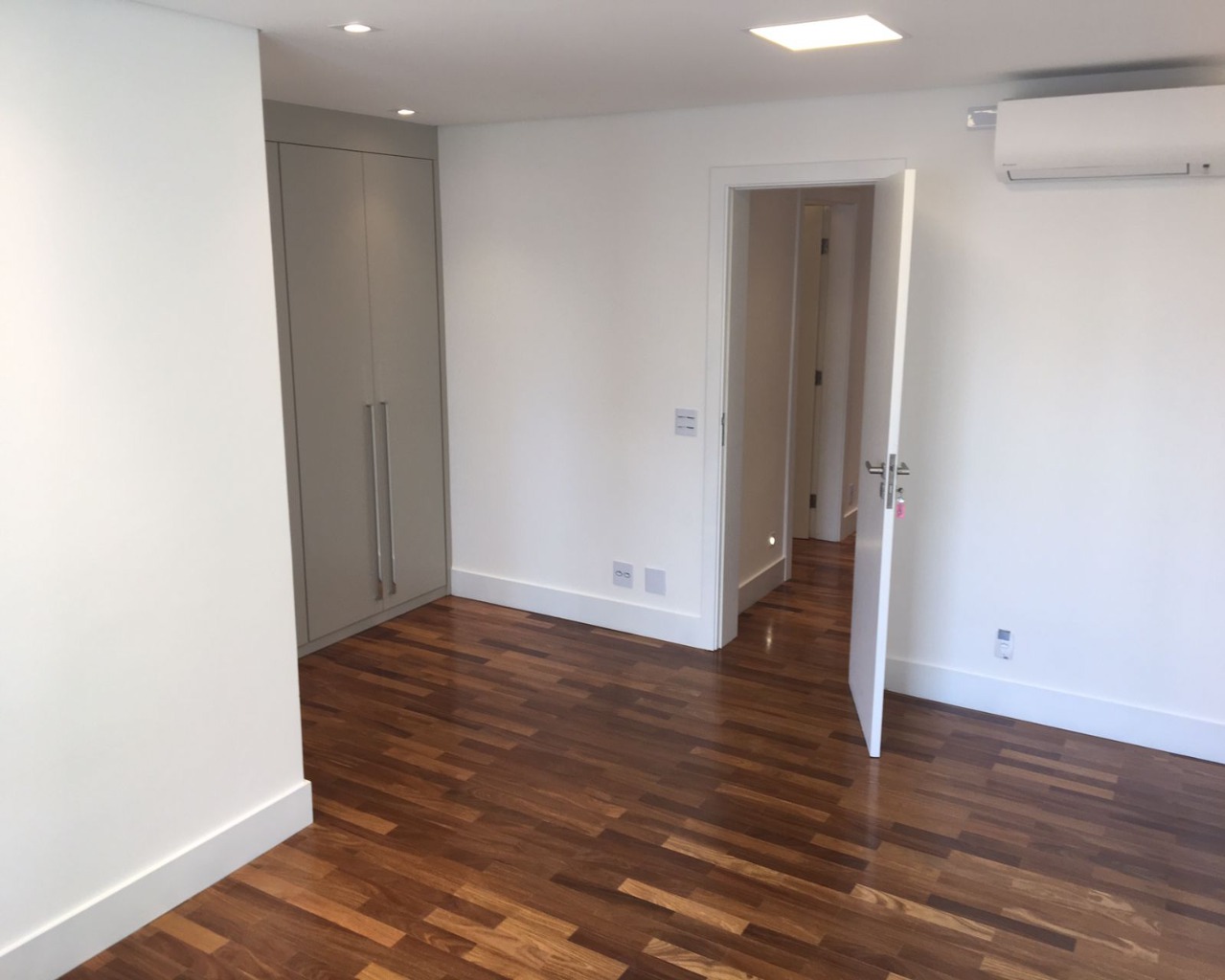 Apartamento à venda com 4 quartos, 335m² - Foto 21