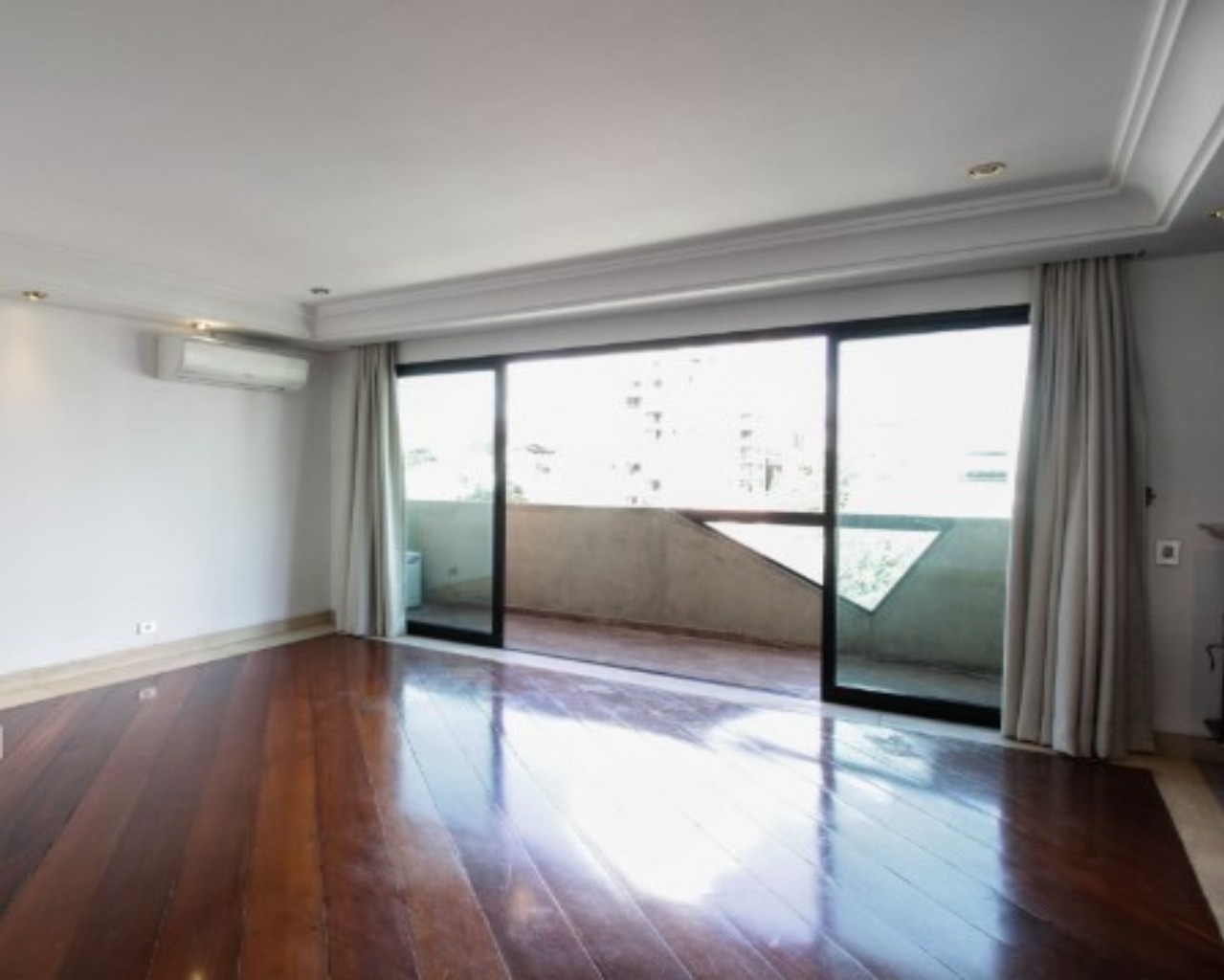 Apartamento à venda com 4 quartos, 198m² - Foto 1