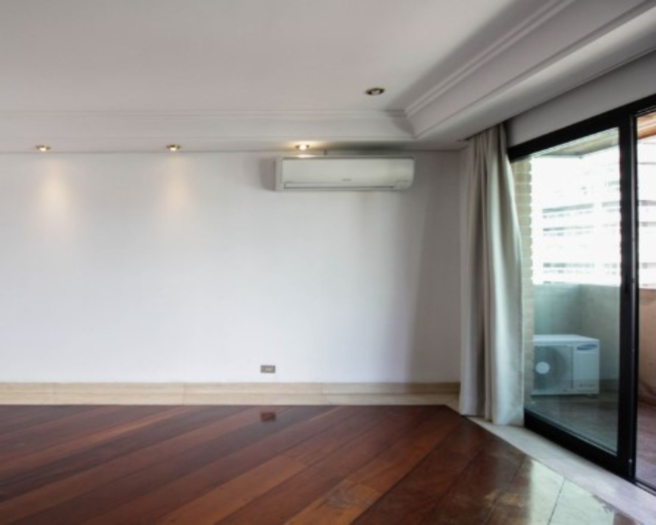 Apartamento à venda com 4 quartos, 198m² - Foto 2