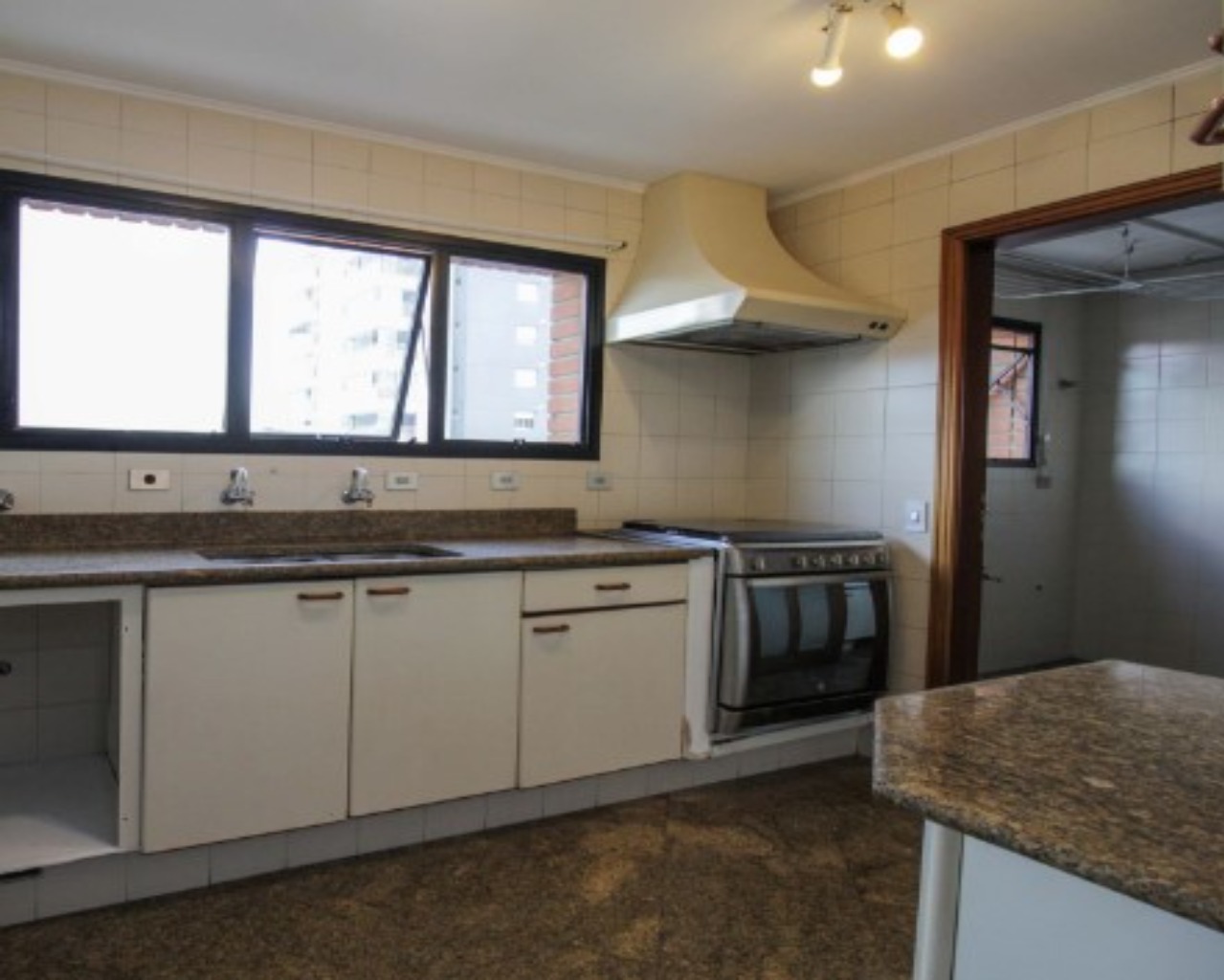 Apartamento à venda com 4 quartos, 198m² - Foto 25