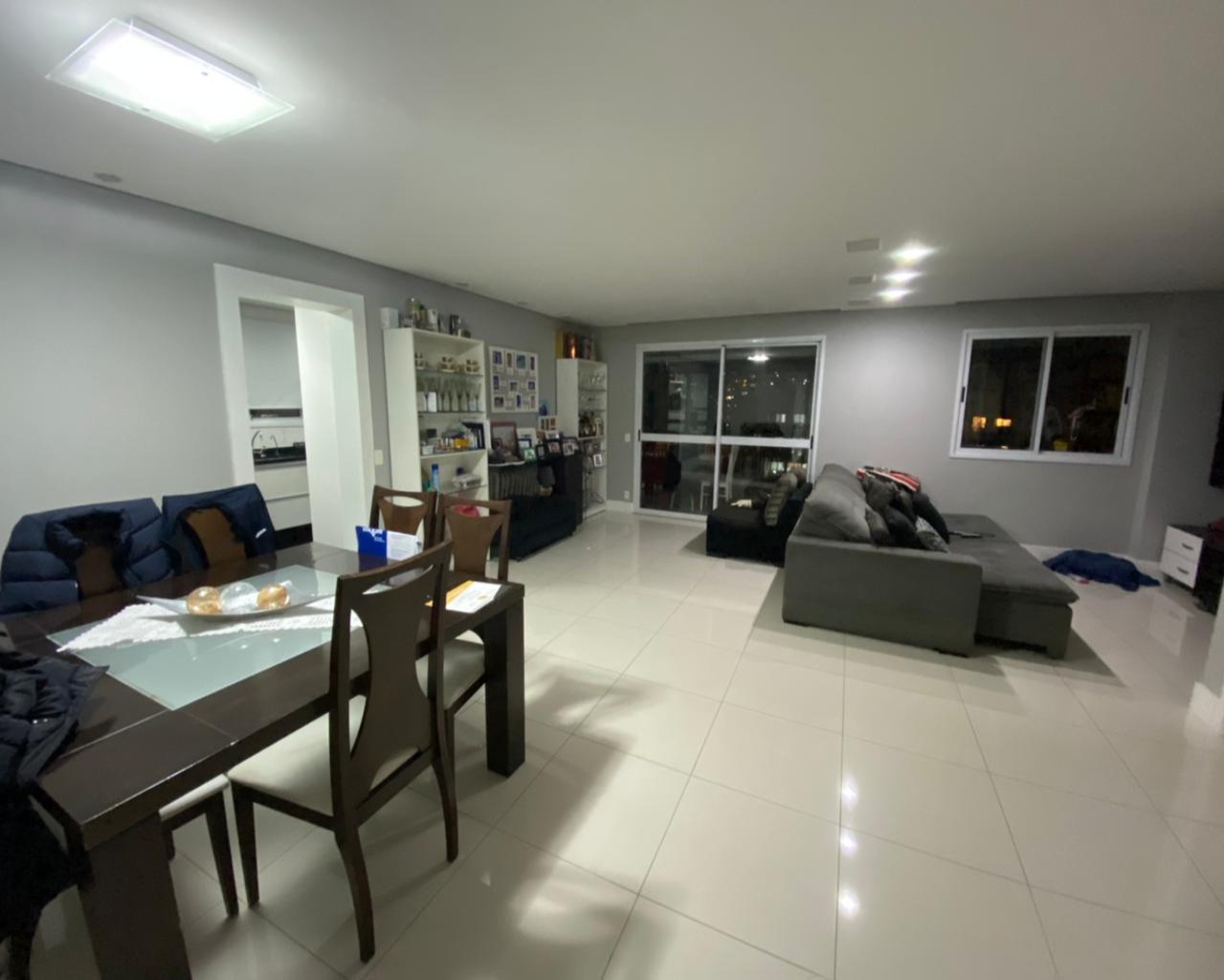 Apartamento à venda com 3 quartos, 170m² - Foto 2