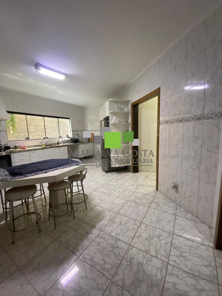 Casa à venda com 4 quartos, 1000m² - Foto 15