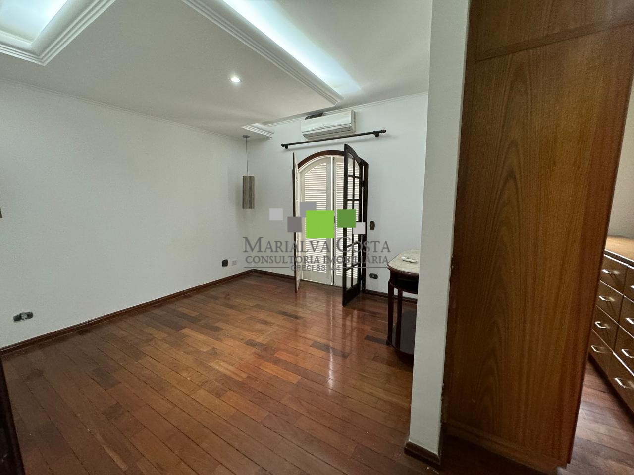 Casa à venda com 6 quartos, 280m² - Foto 29