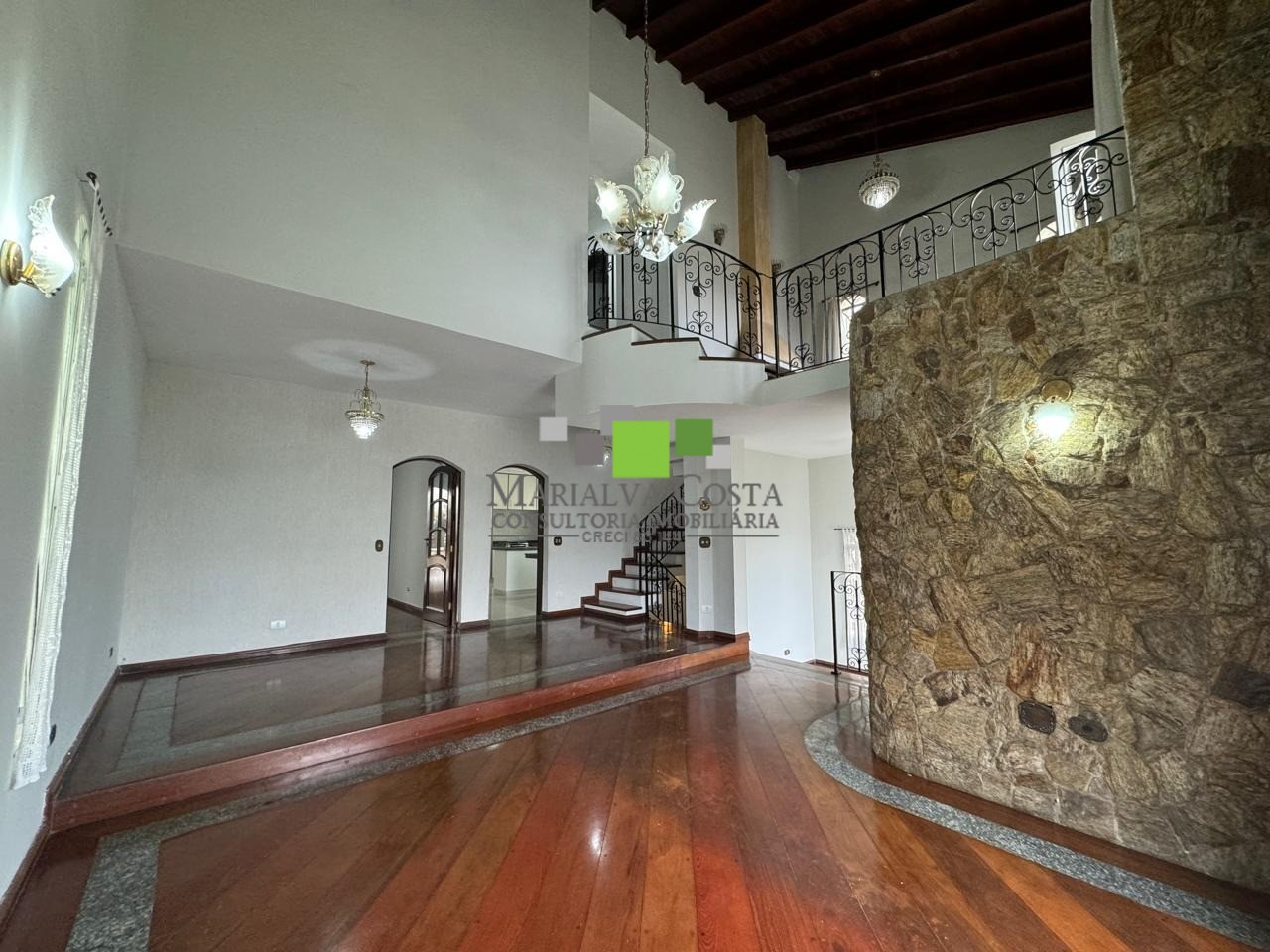 Casa à venda com 6 quartos, 280m² - Foto 5