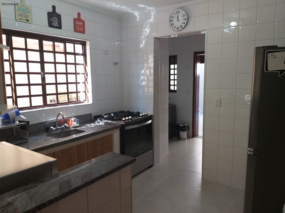 Casa à venda com 2 quartos, 170m² - Foto 11