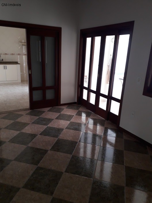 Casa à venda com 3 quartos, 320m² - Foto 8