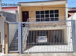 Casa à venda com 3 quartos, 185m² - Foto 1