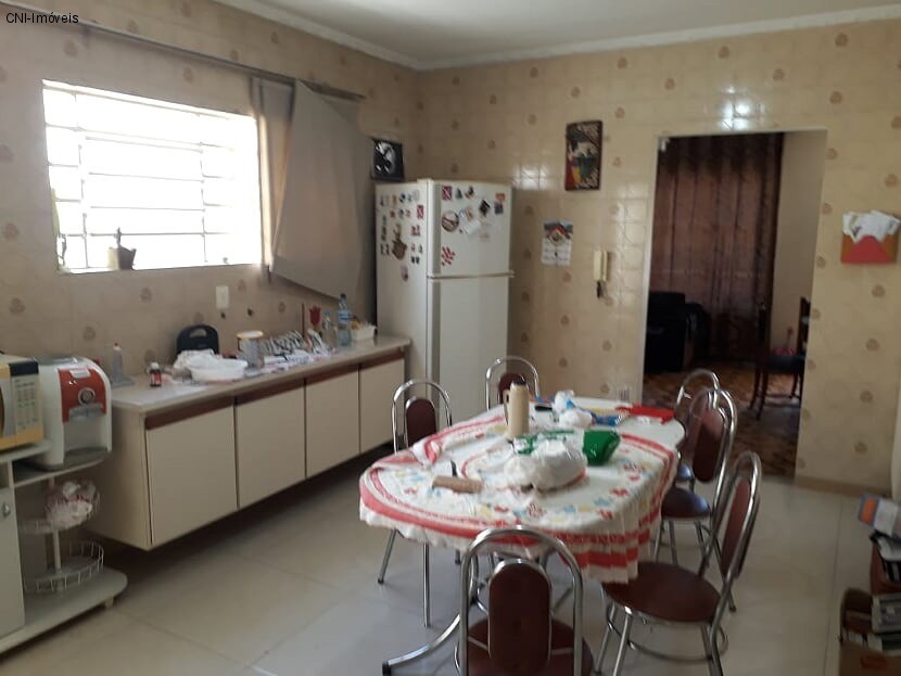 Casa à venda com 3 quartos, 185m² - Foto 2