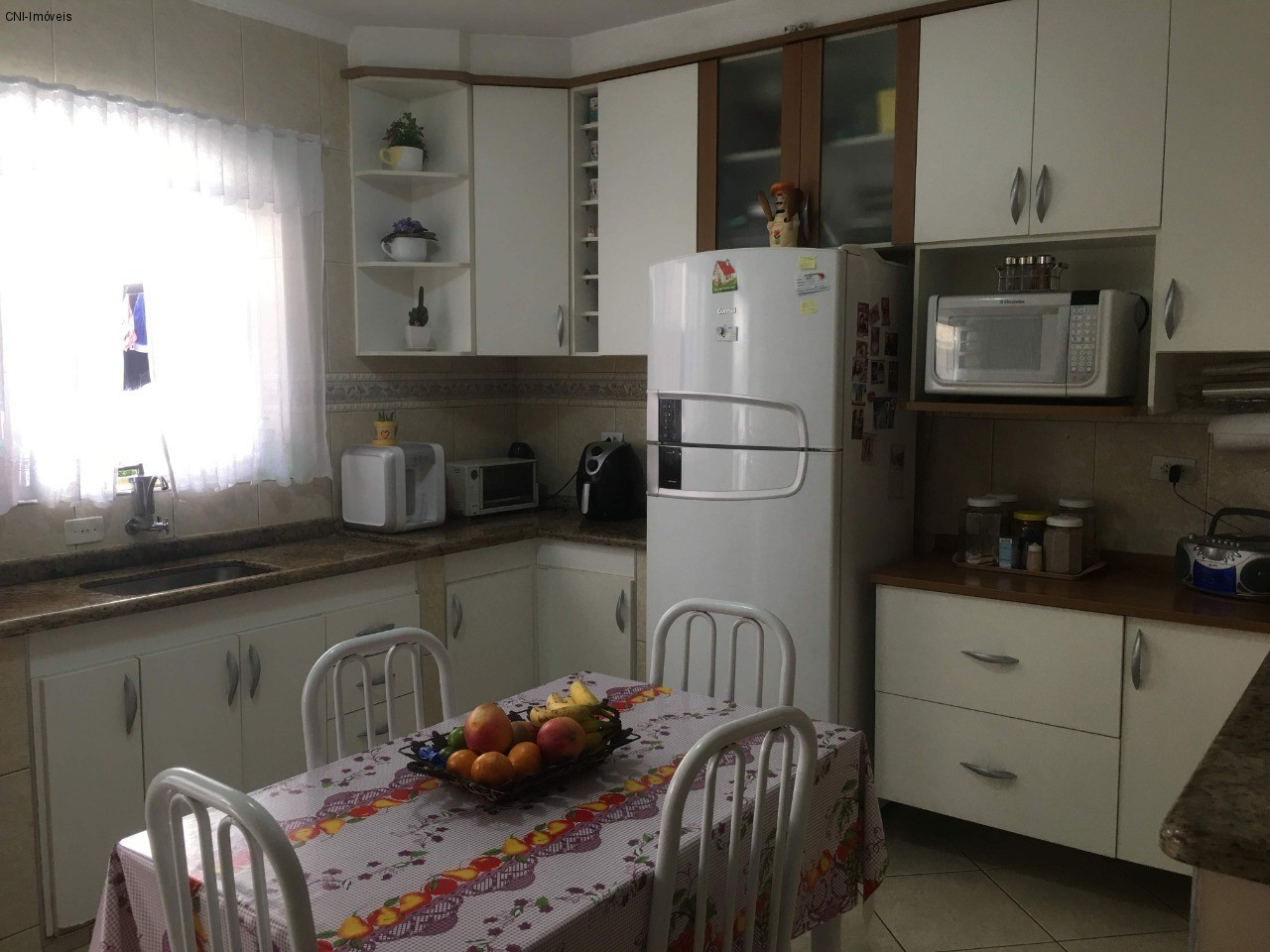 Casa à venda com 3 quartos, 191m² - Foto 1