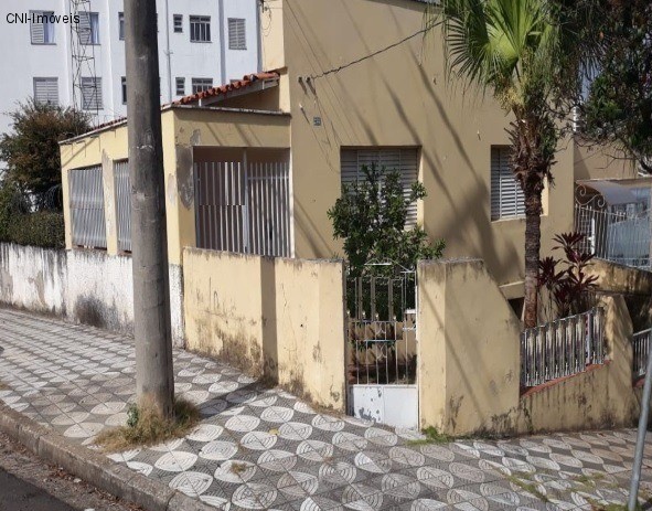 Casa à venda com 3 quartos, 200m² - Foto 1