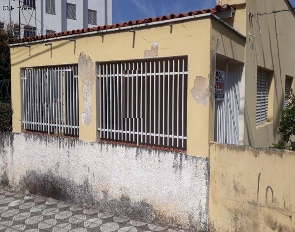 Casa à venda com 3 quartos, 200m² - Foto 2