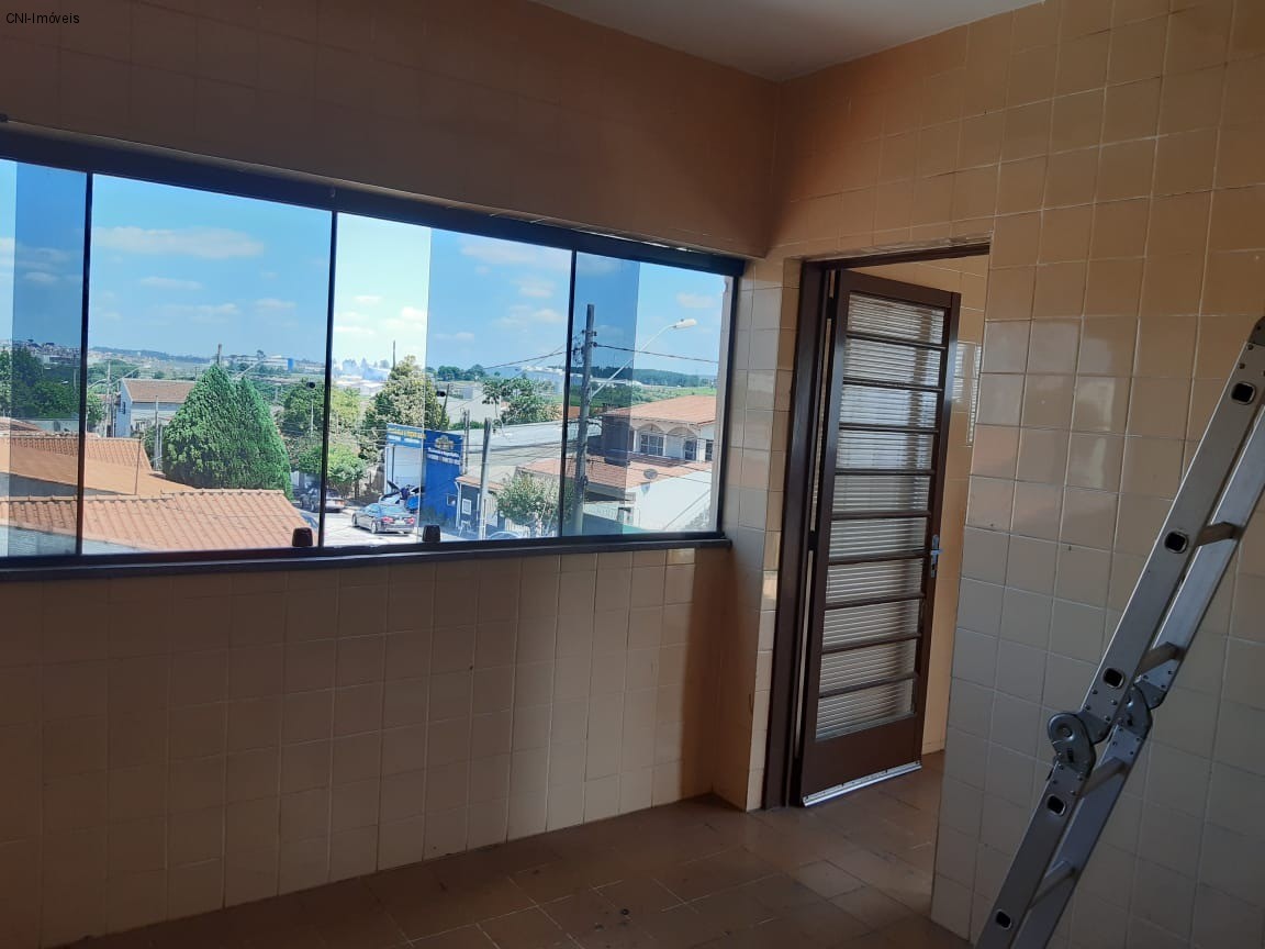 Casa à venda com 3 quartos, 300m² - Foto 1