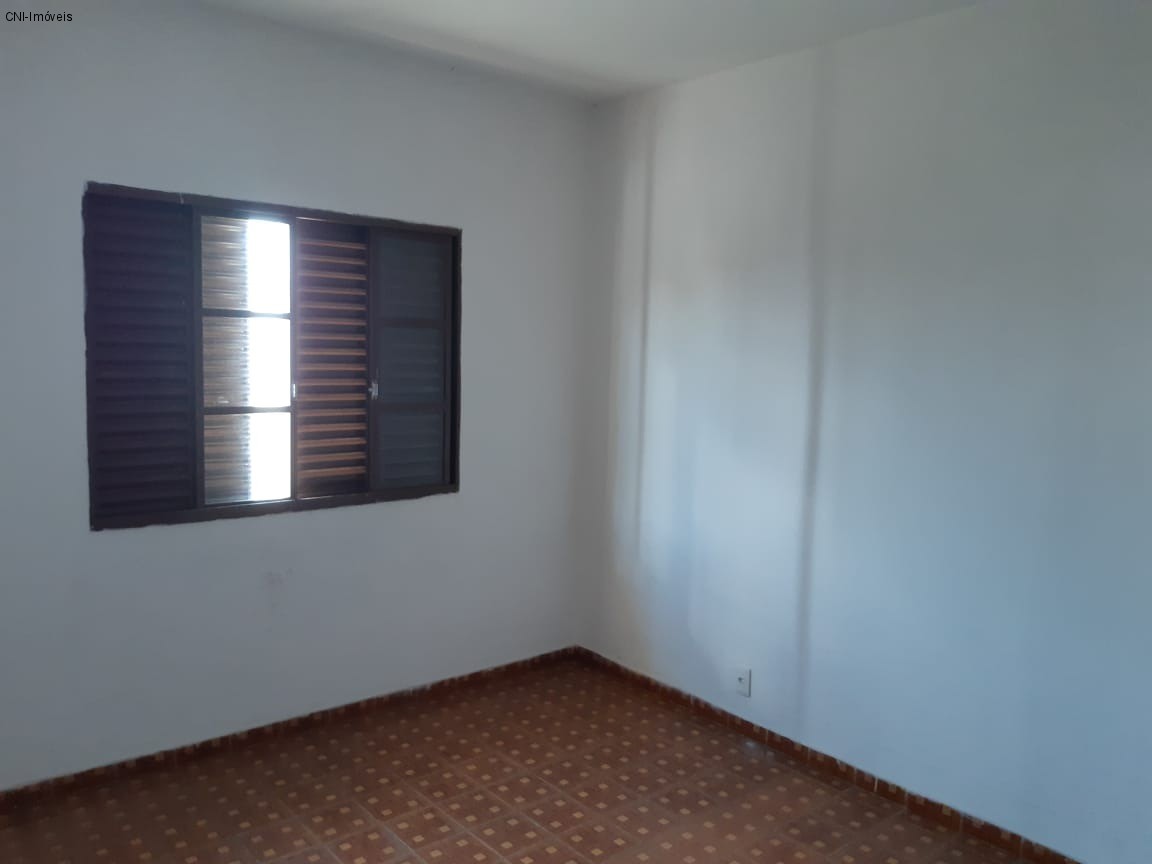 Casa à venda com 3 quartos, 300m² - Foto 2