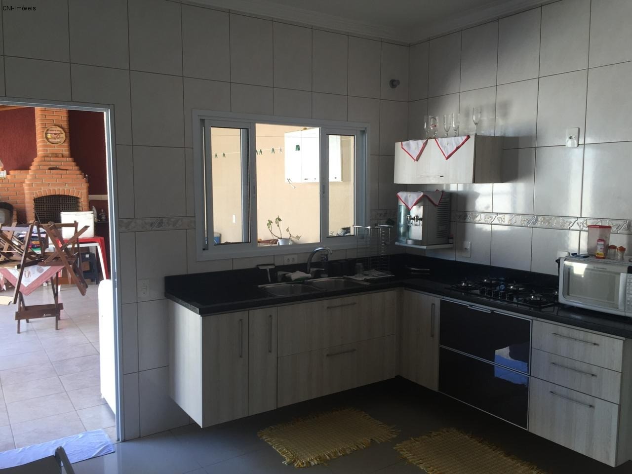 Casa à venda com 3 quartos, 210m² - Foto 1