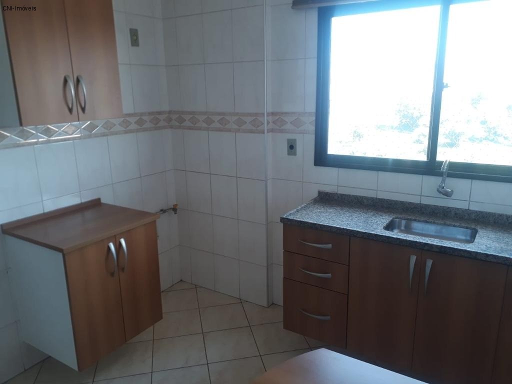 Apartamento à venda com 3 quartos, 137m² - Foto 4