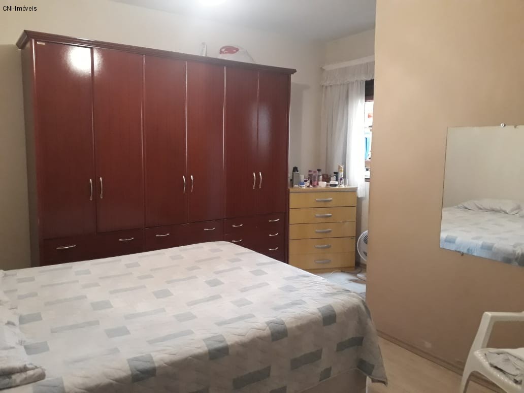 Casa à venda com 3 quartos, 198m² - Foto 2