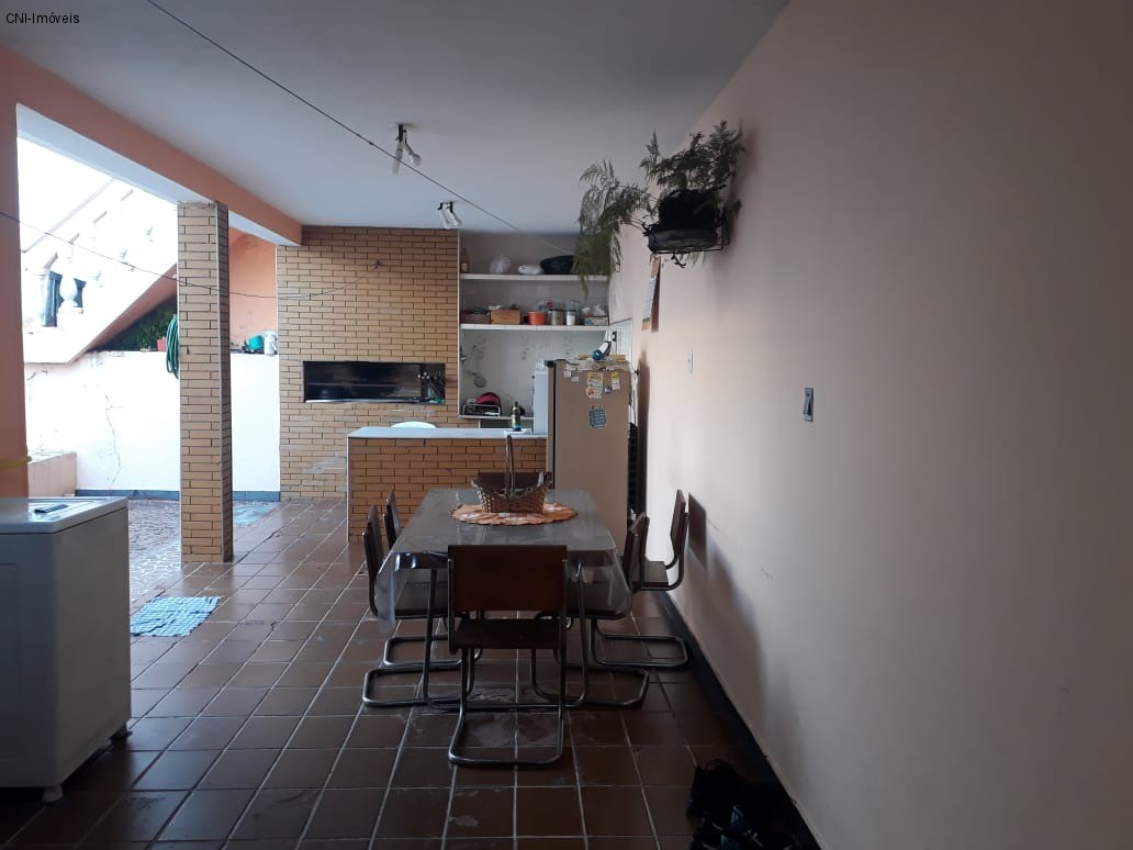 Casa à venda com 3 quartos, 198m² - Foto 4