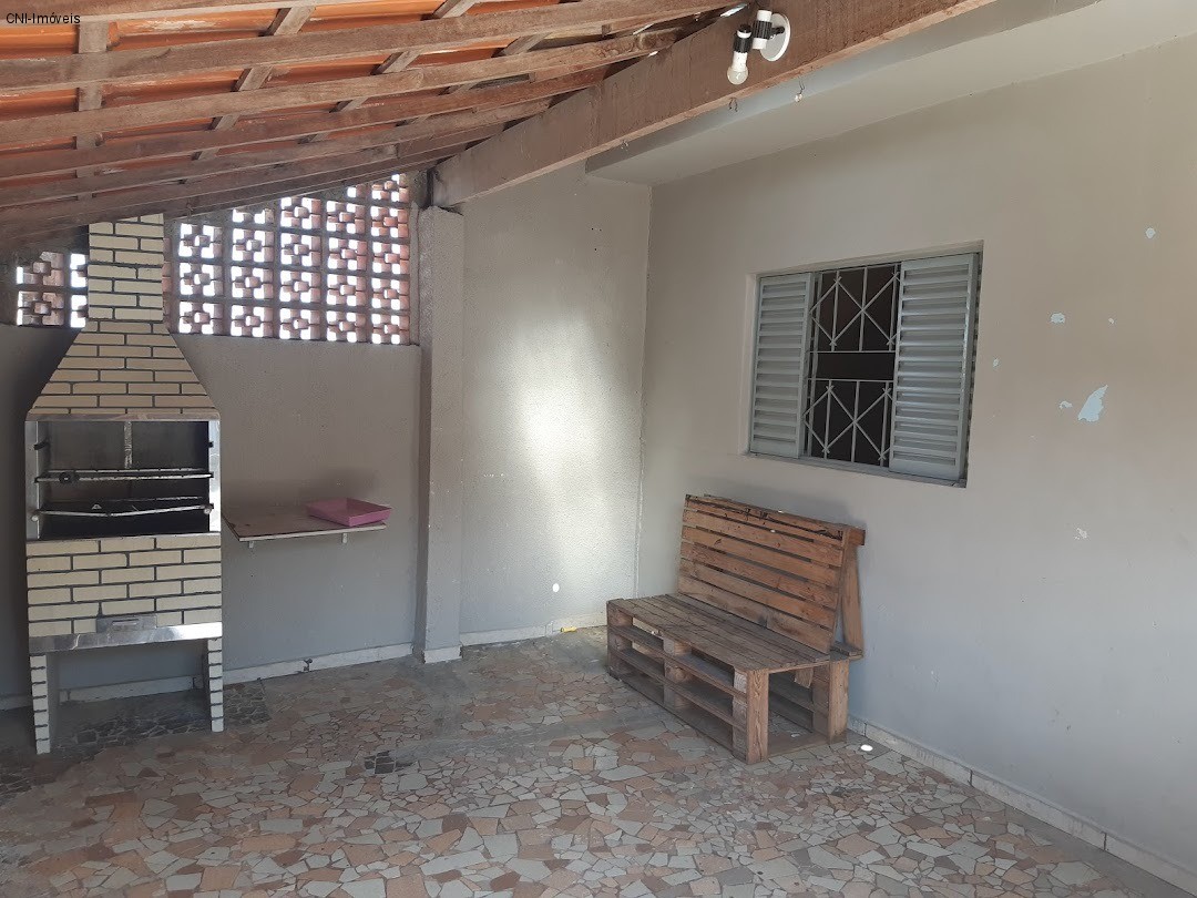 Casa à venda com 2 quartos, 148m² - Foto 1