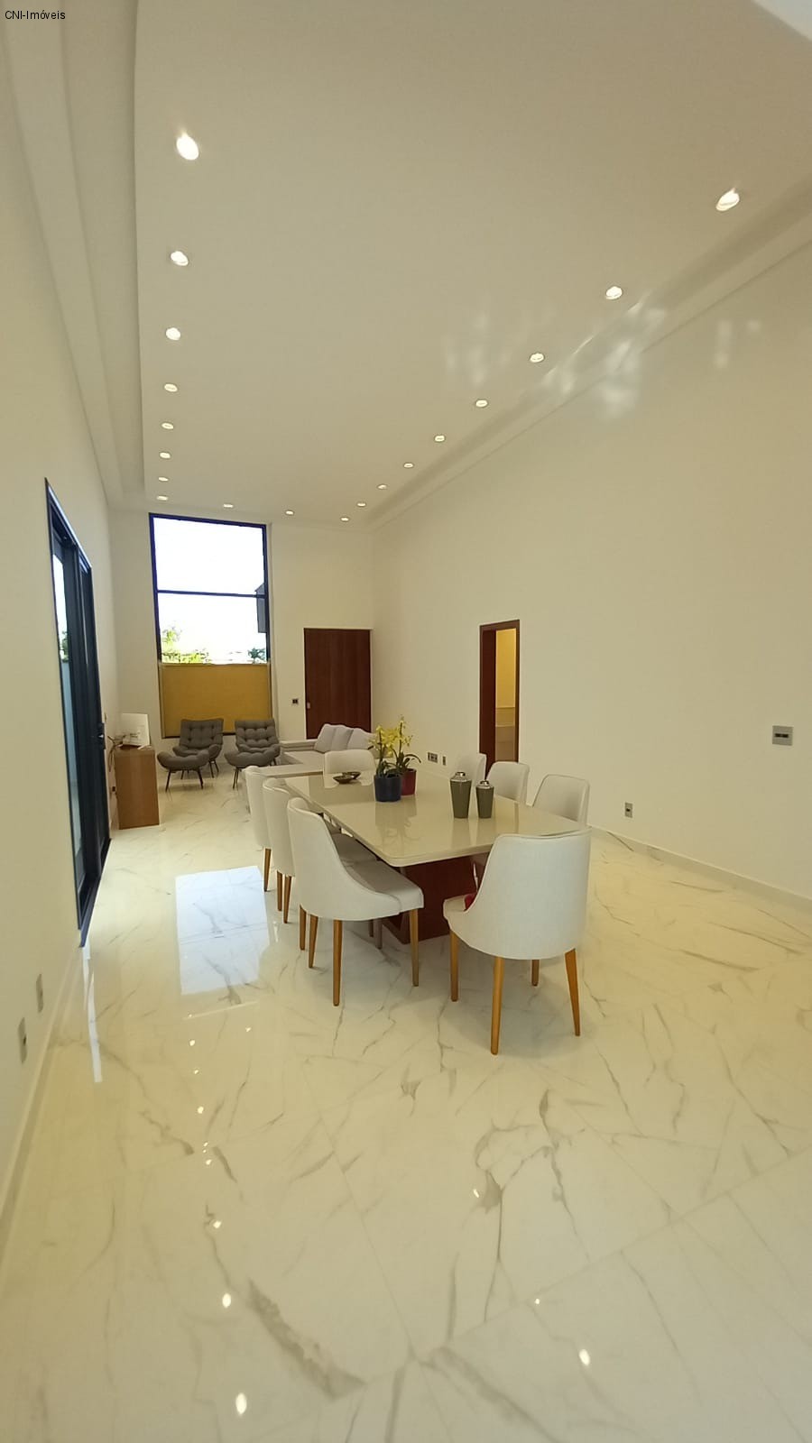 Casa à venda e aluguel com 3 quartos, 205m² - Foto 2