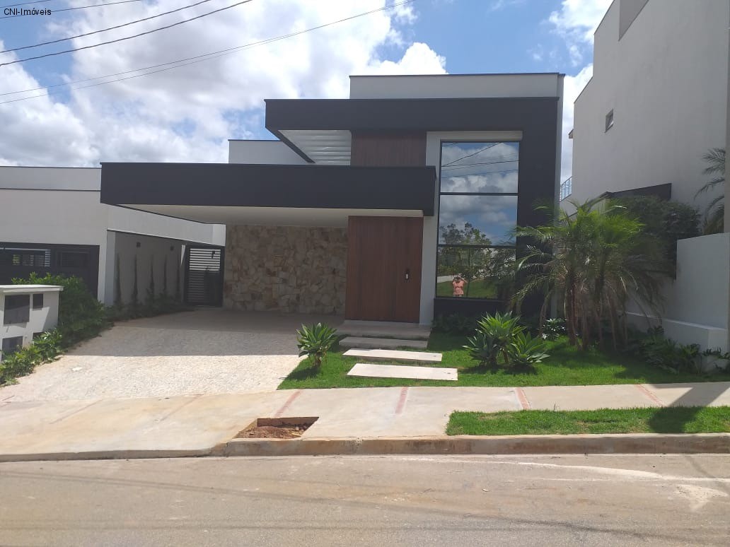 Casa à venda e aluguel com 3 quartos, 205m² - Foto 1