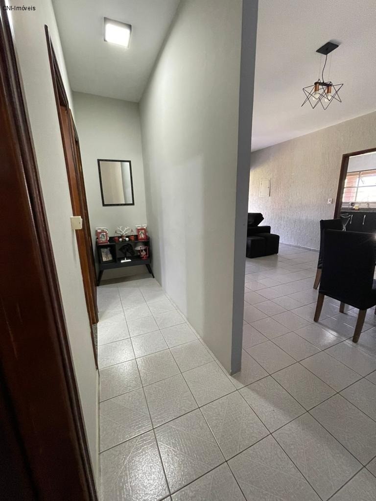 Casa à venda com 4 quartos, 257m² - Foto 2