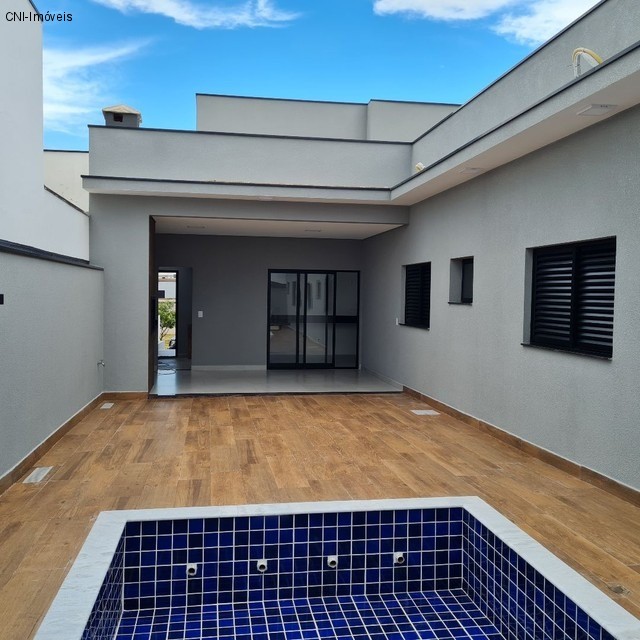 Casa à venda com 3 quartos, 160m² - Foto 1