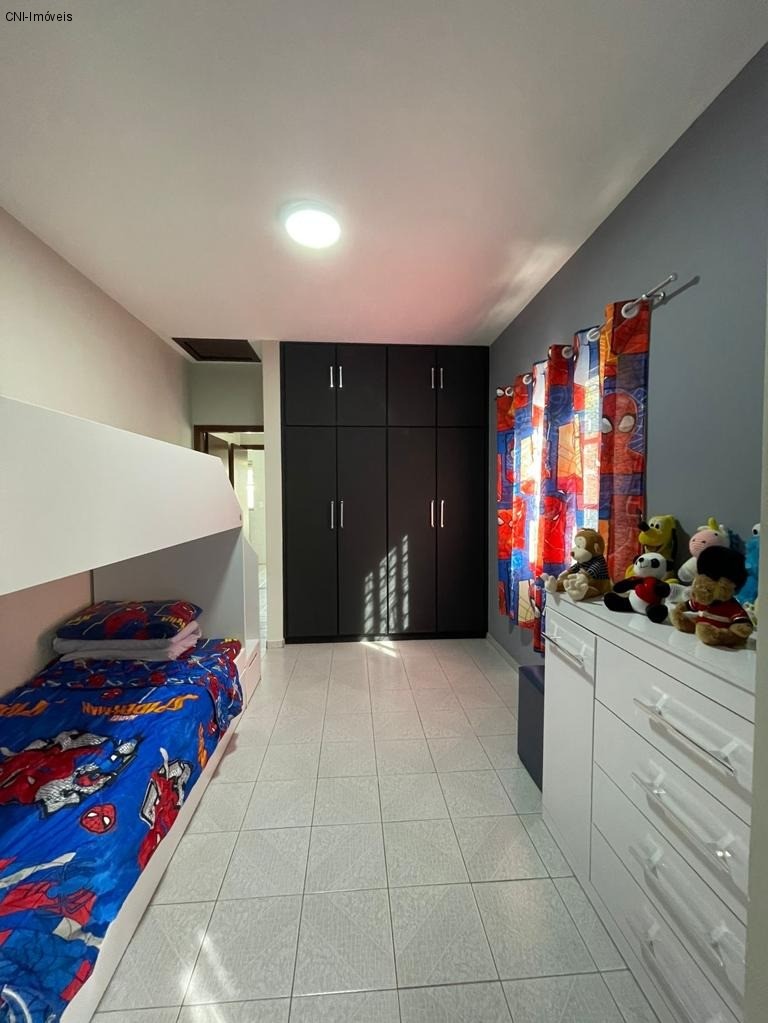 Casa à venda com 4 quartos, 257m² - Foto 3