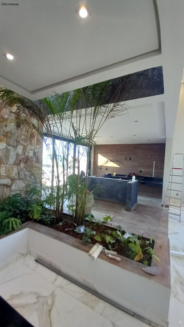 Casa à venda com 3 quartos, 255m² - Foto 1