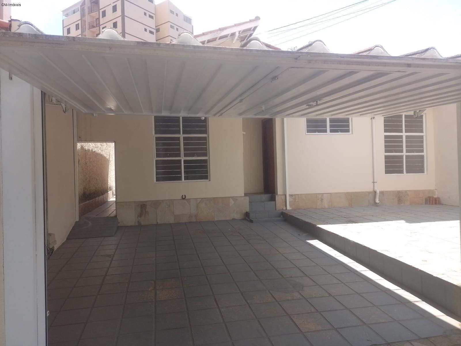 Casa à venda com 2 quartos, 114m² - Foto 1