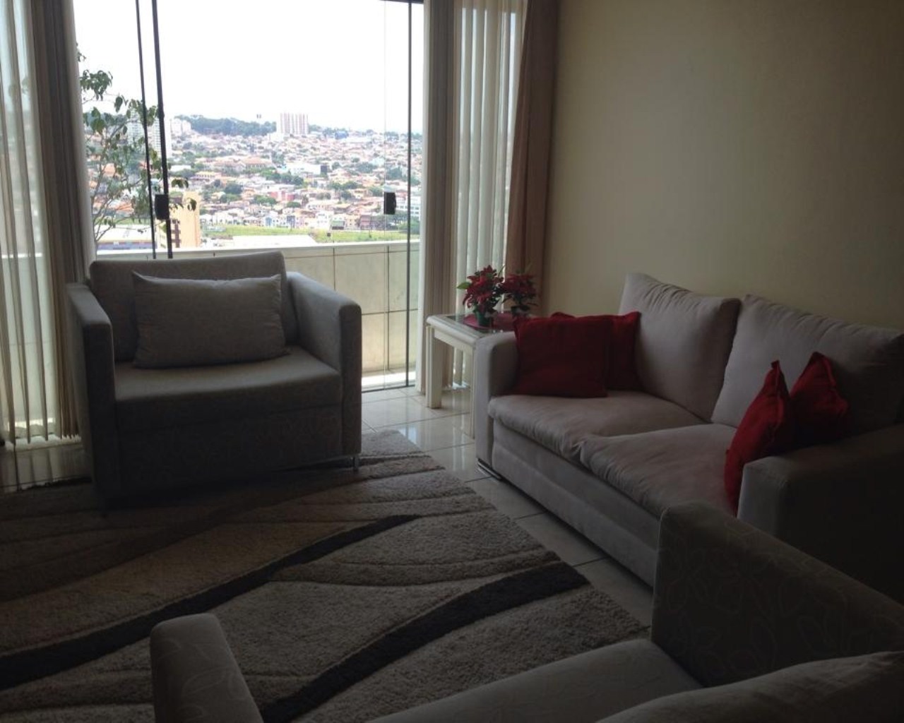 Apartamento à venda com 3 quartos, 140m² - Foto 2